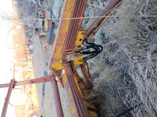 EzeeOn Tractor Loader With Grapple - Lot # N1032