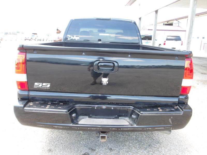 D33 - 2004 Chevrolet Silverado SS