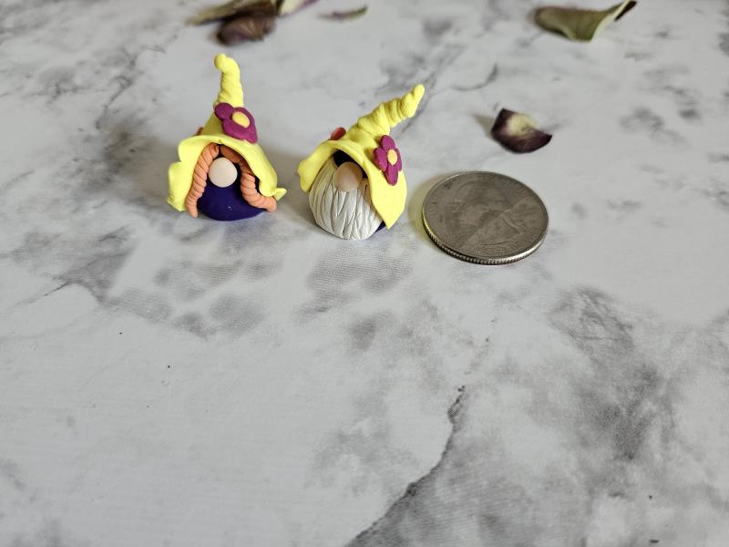 Gnome couple set, yellow hat