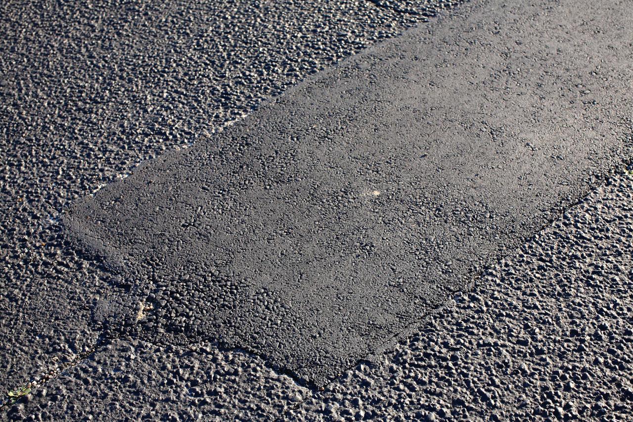 Crack Filling, Patching and Stiping