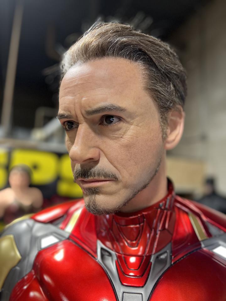 Avengers End Game Tony Stark with Interchangeable Heads