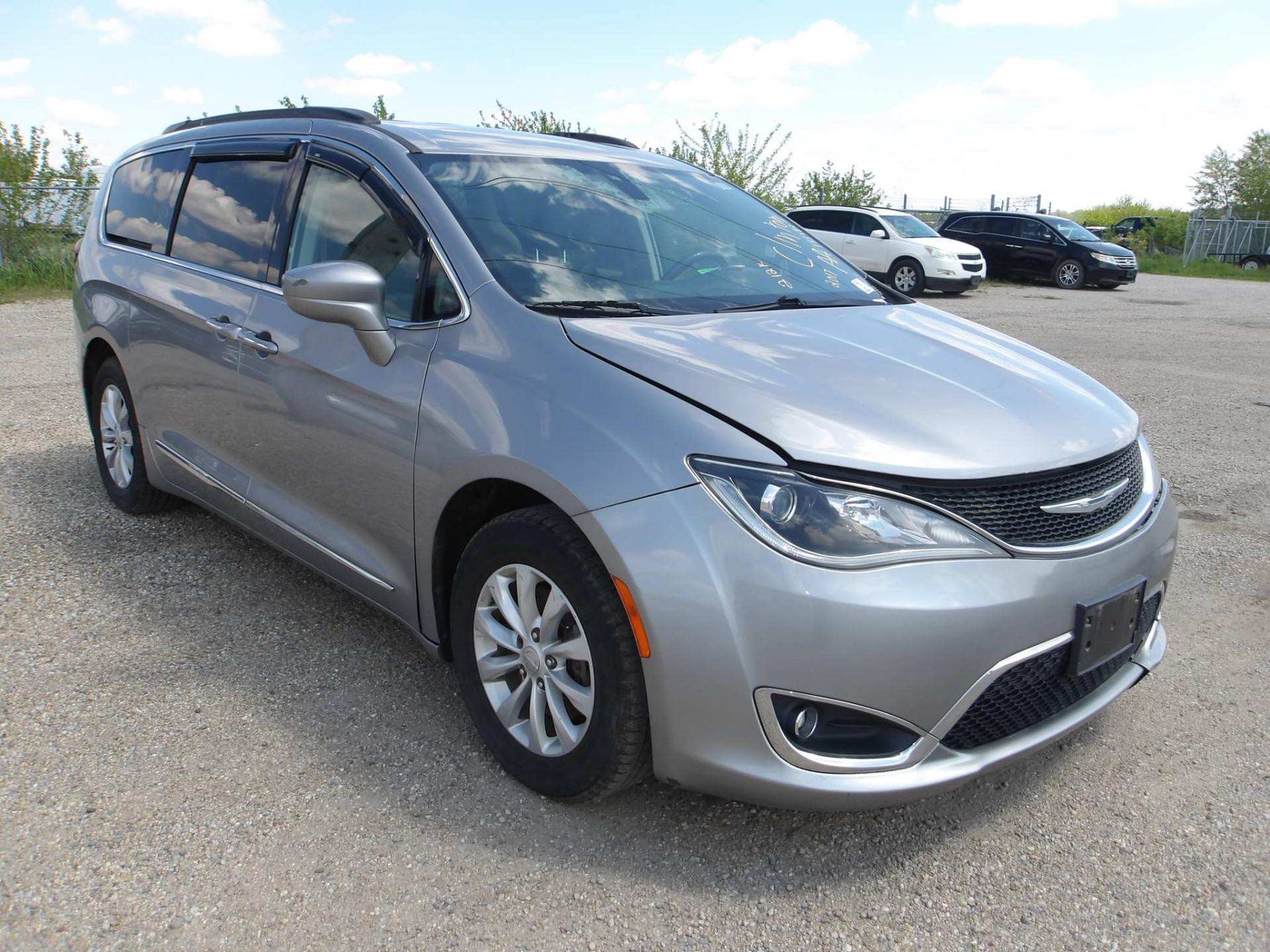 D25 - 2017 Chrysler Pacifica Touring L
