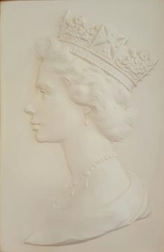 ROYAL WORCESTER A MACHIN PLAQUE QUEEN ELIZABETH