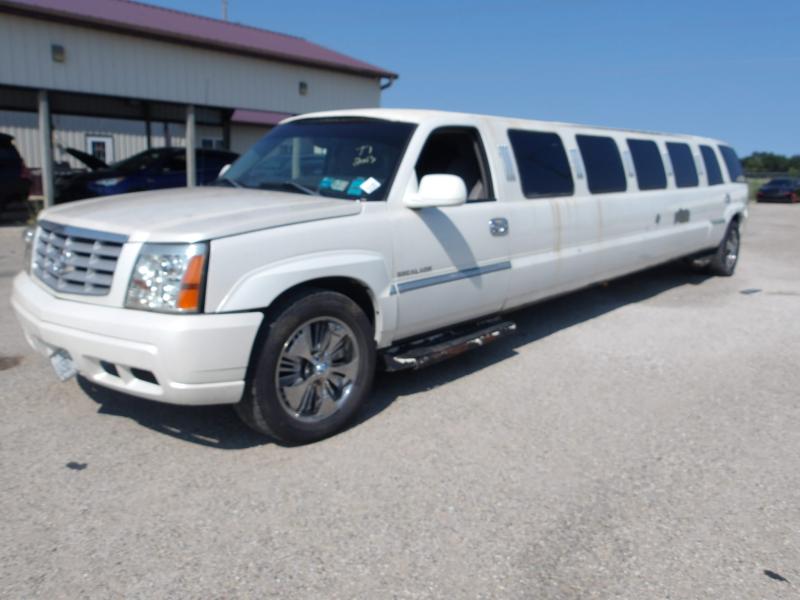 T1 - 2003 Chevrlet Tahoe Limo