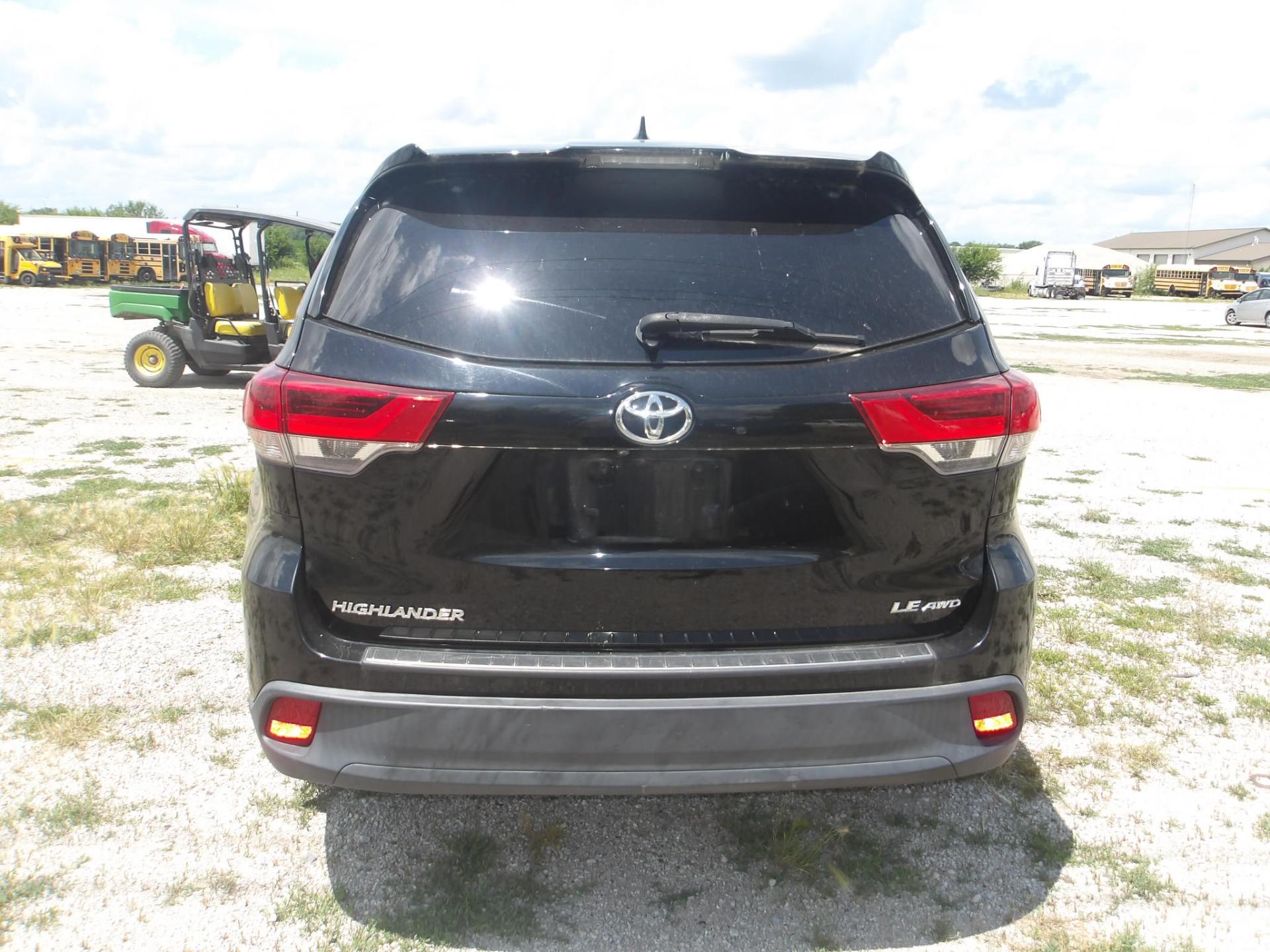 D8 - 2019 Toyota Highlander LE