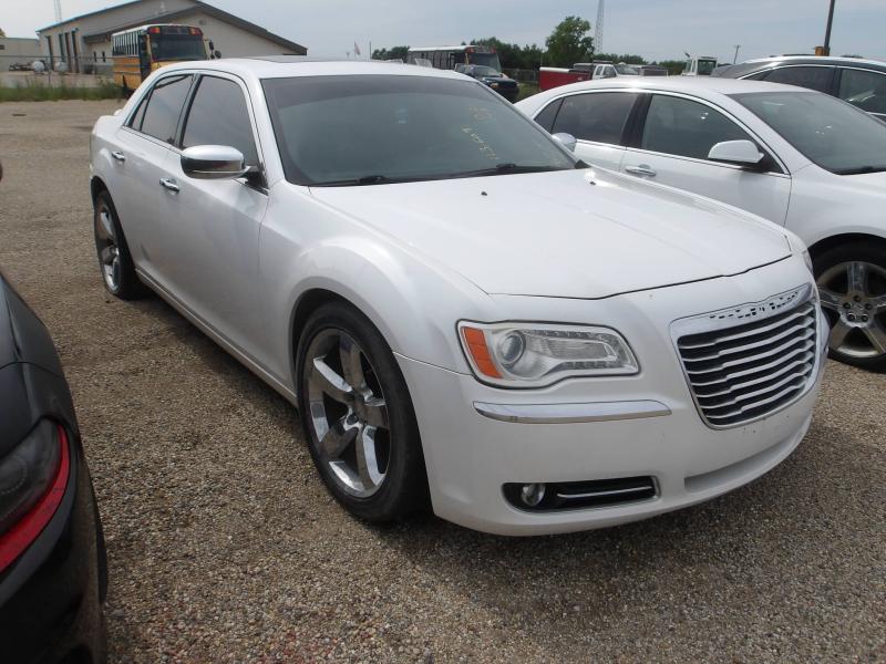 D27 - 2013 Chrysler 300C