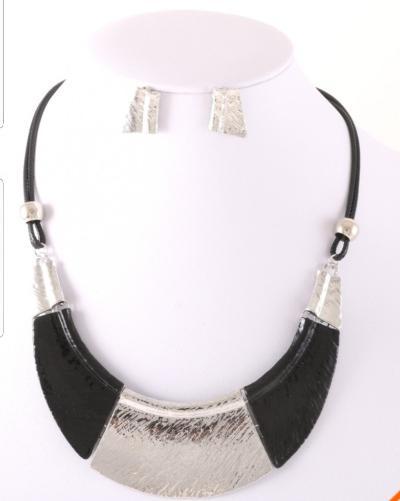 Silver Tone Black Metal Necklace Set