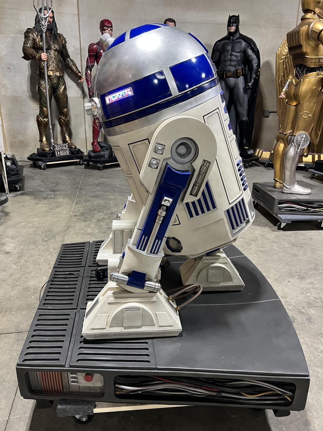 Life Size Star Wars Sideshow Version 2 R2-D2 and C-3P0