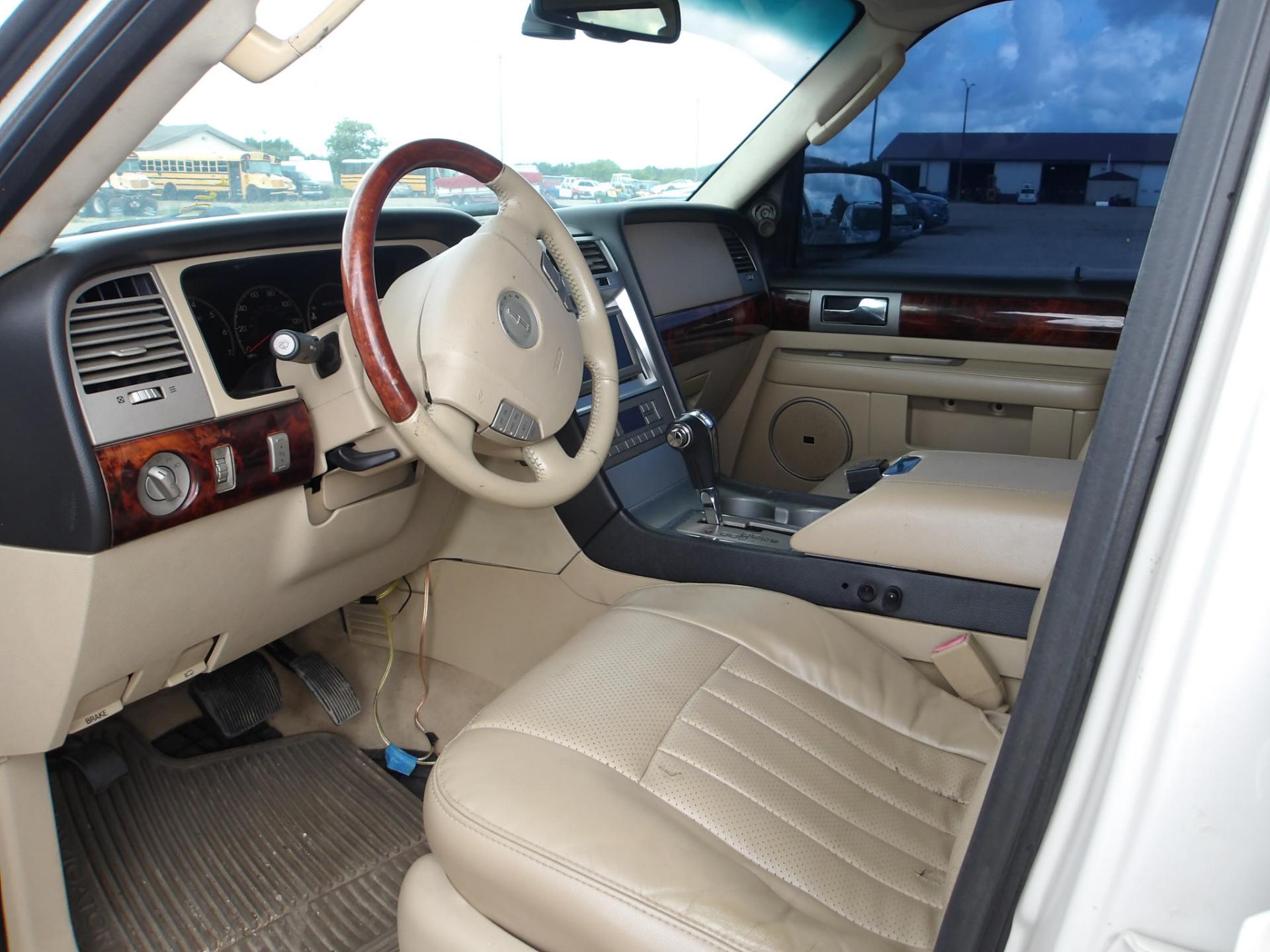 D38 - 2006 Lincoln Navigator