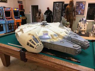 Star Wars Toys R Us Millennium Falcon Extraordinaire