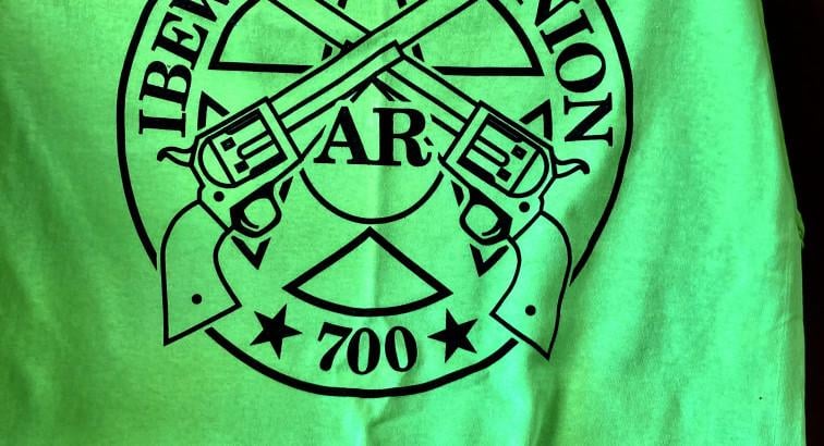 Guns Logo Short Sleeve Shirts