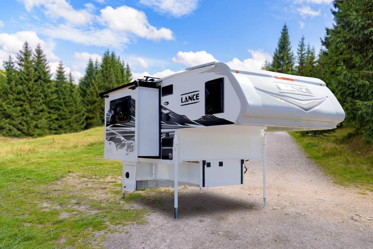 2022 Lance 855S