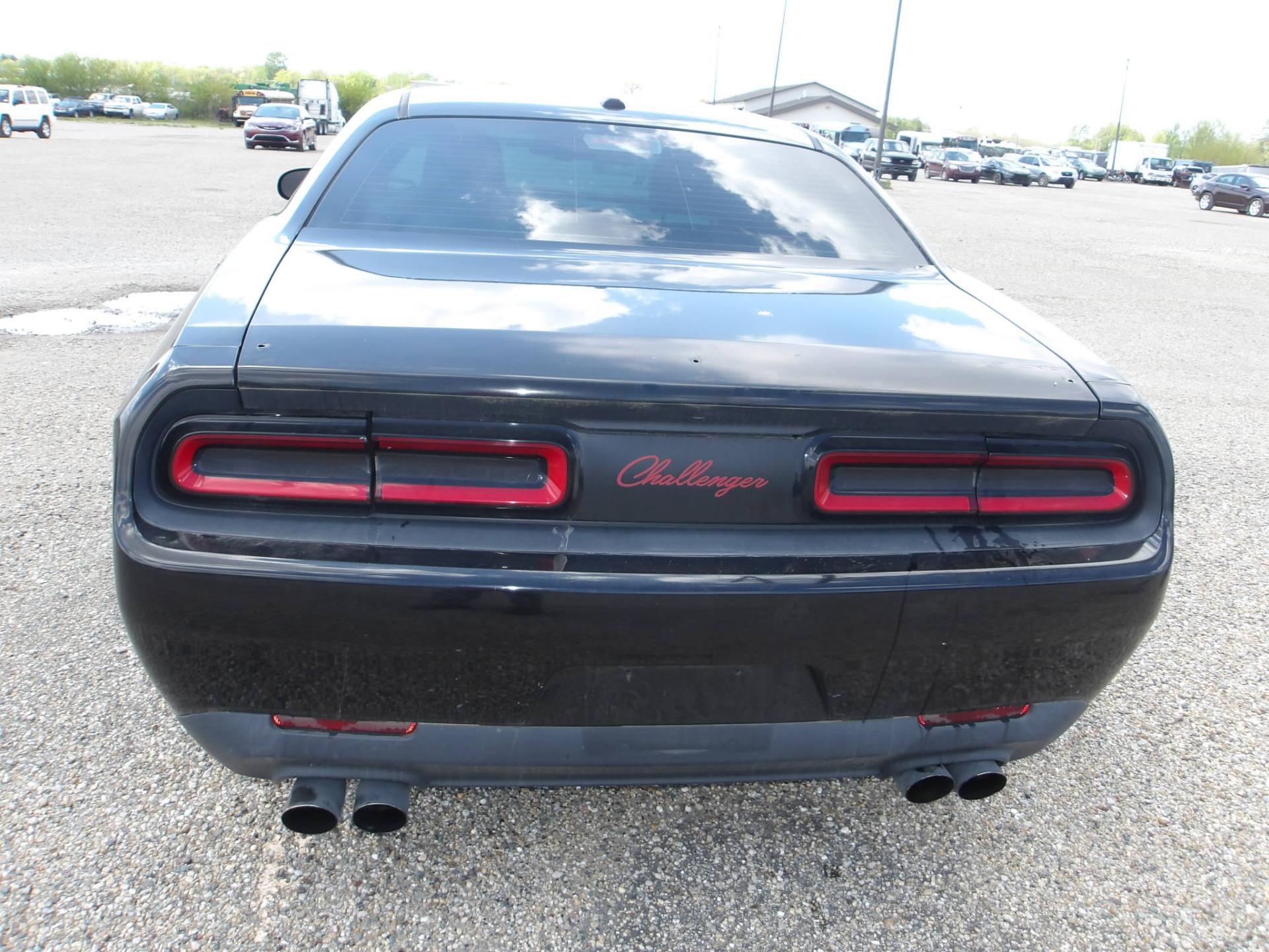 D17 - 2015 Dodge Challenger SXT