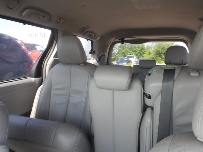 D44 - 2012 Toyota Sienna