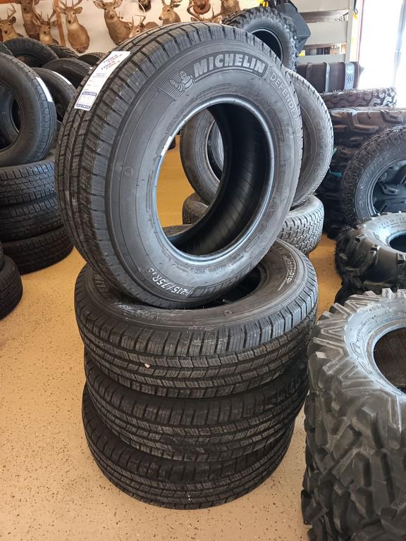195/60R15 Performance Radial Tires Set of 4
