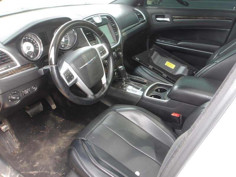 D27 - 2013 Chrysler 300C