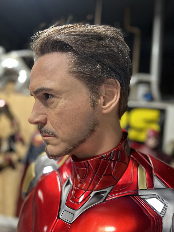 Avengers End Game Tony Stark with Interchangeable Heads