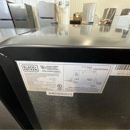 BLACK+DECKER 4.3 Cu Ft Compact Refrigerator with Freezer in Black- Item 867