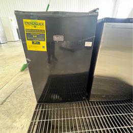 BLACK+DECKER 4.3 Cu Ft Compact Refrigerator with Freezer in Black- Item 867