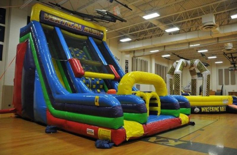 22' Vertical Rush with 40' Obstacle Course