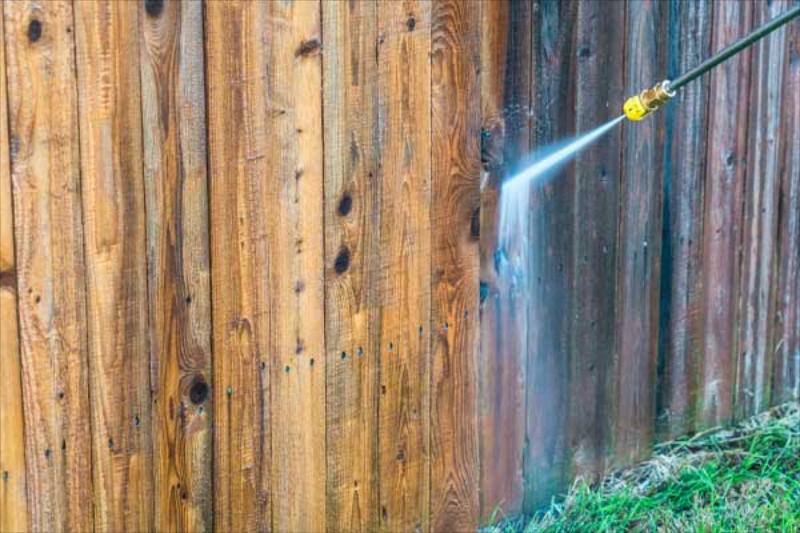 Vinyl &amp; Wood Fence Cleaning