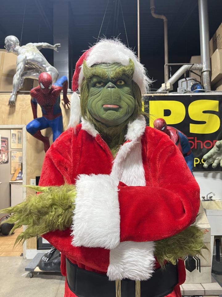 How the Grinch Stole Christmas Statue