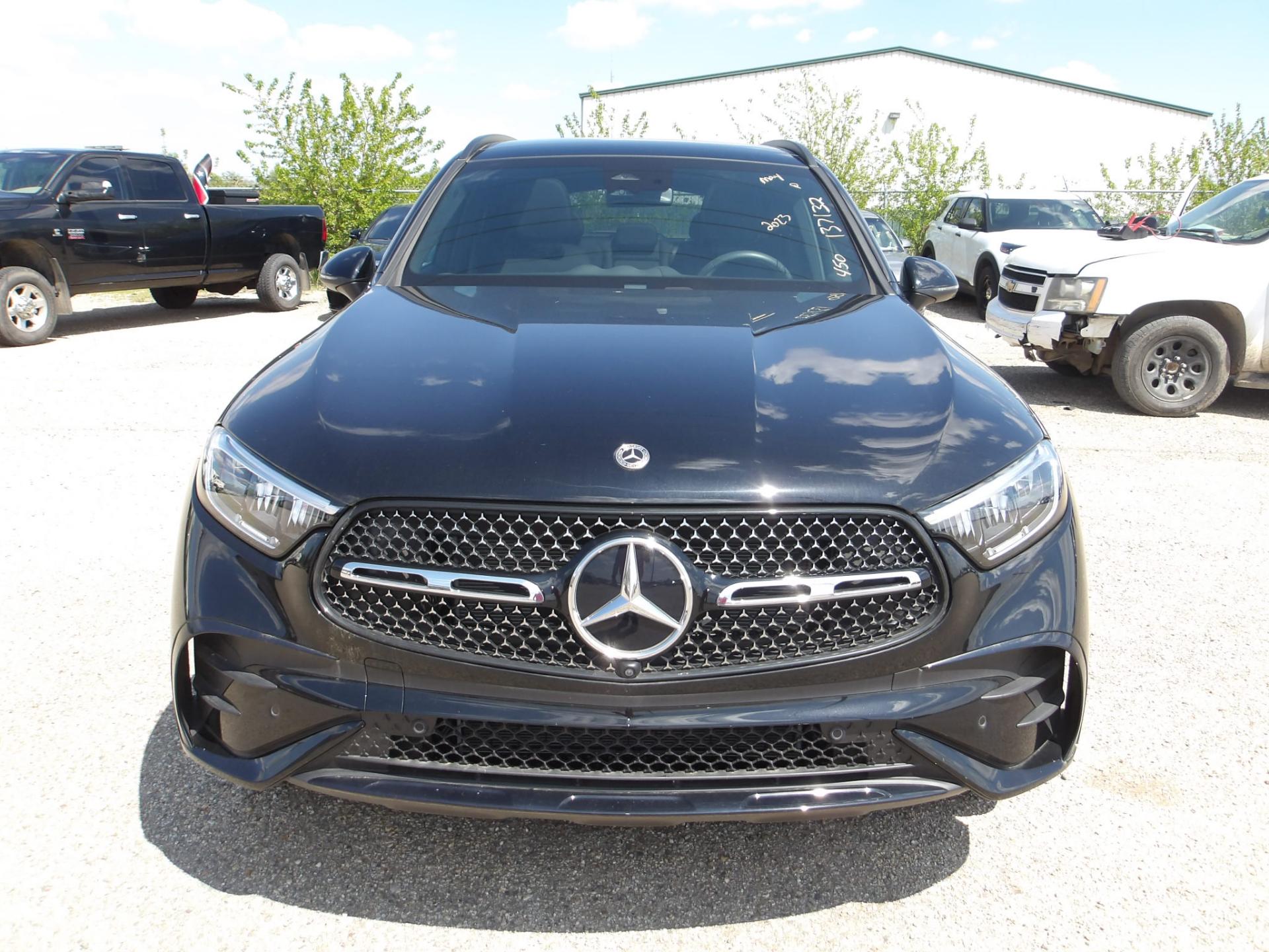 D1 - 2023 Mercedes-Benz GLC 300