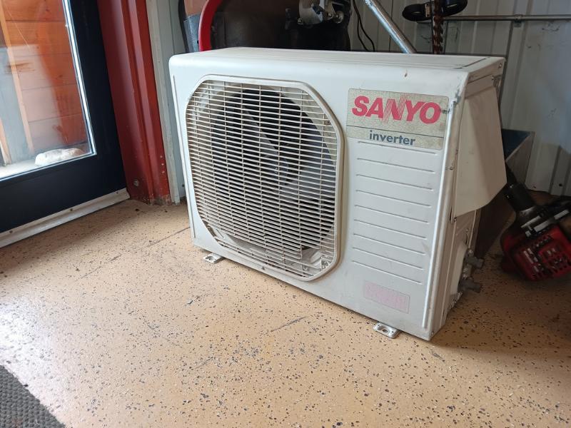 Sanyo A/C Cooling Invertor Compressor - Item # 35