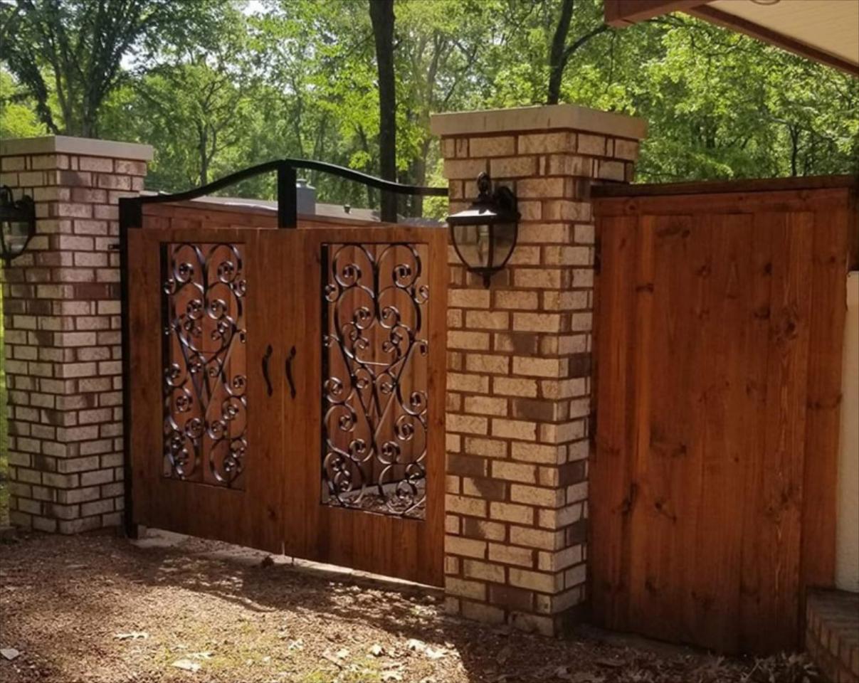 DECK &amp; FENCE STAINING AND RESTORATION