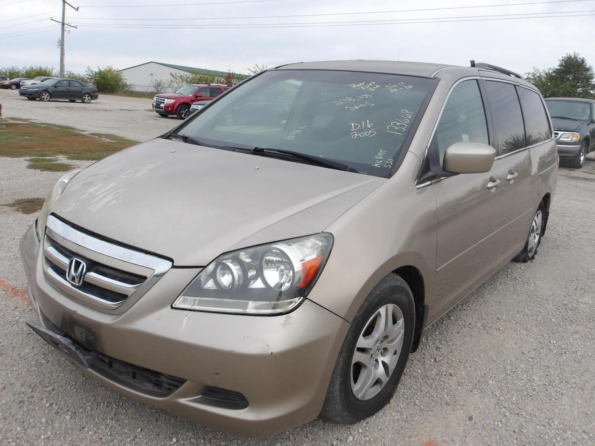 D16 - 2005 Honda Odyssey EX
