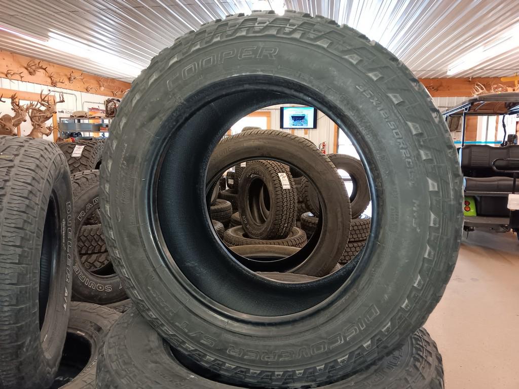 35X12.50R20 Cooper Discover S/T Maxx Tires Set of 4