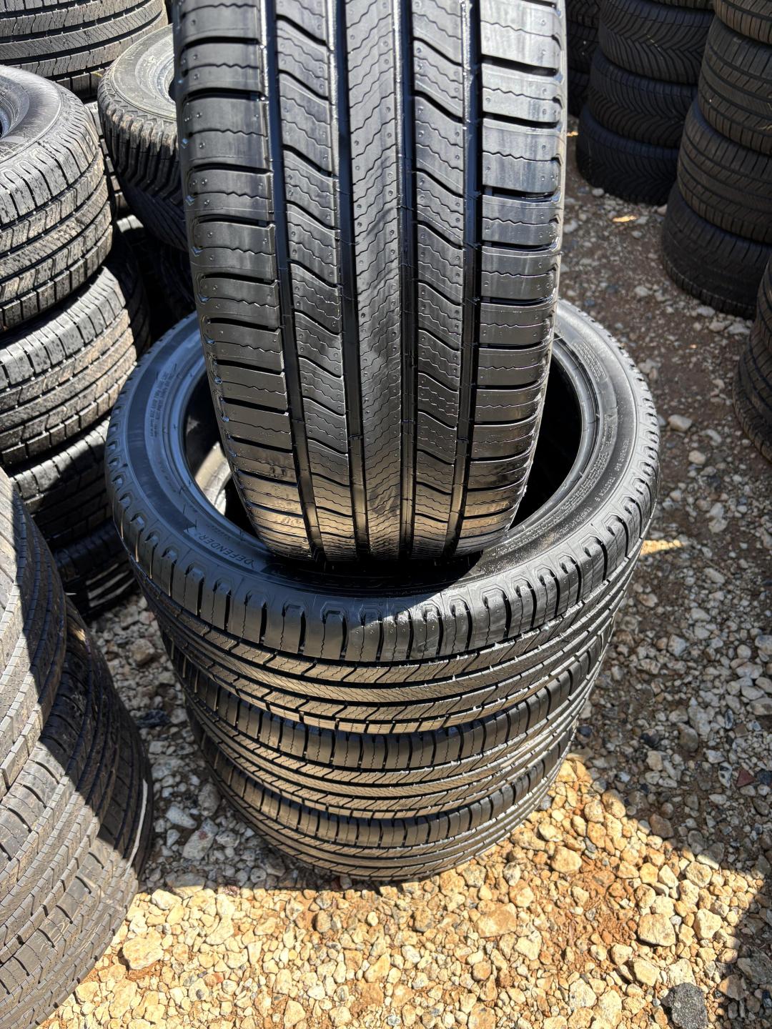 235/40r19 Michelin Defender 2