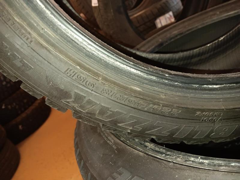 225/45R18 Bridgestone Blizzak LM-60 Tires Set of 4