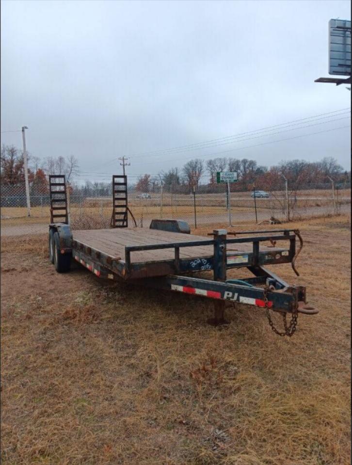 2015 PJ Trailer 82" x 22' - Lot # R1333