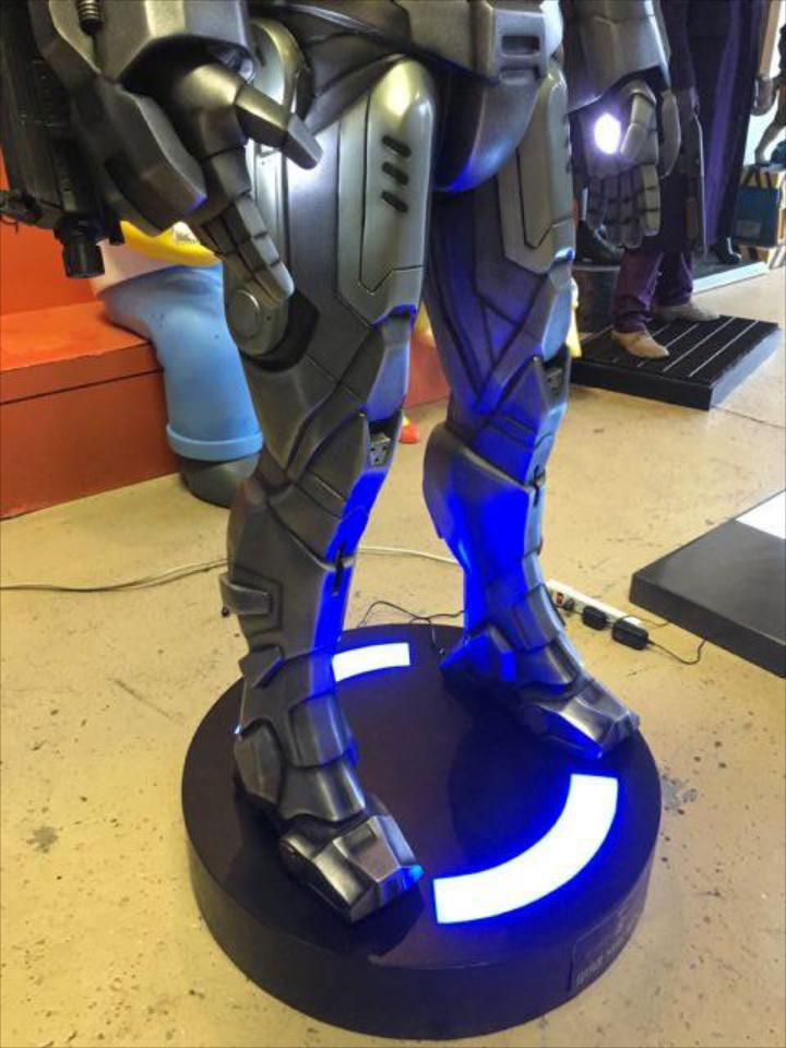 Life Size Marvel Avengers Ironman War Machine