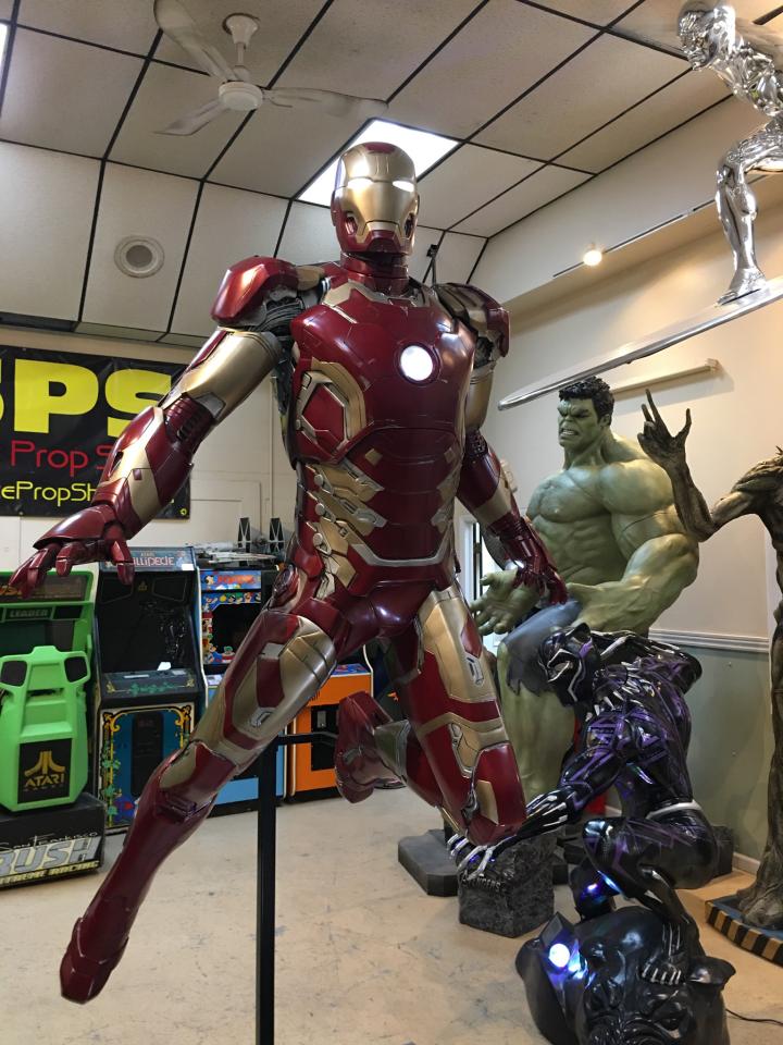Marvel Age of Ultron Hovering Ironman