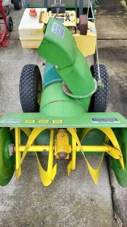 John Deere 826 Gas Snowblower - Item # 115