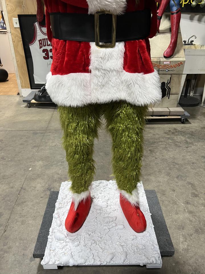 How the Grinch Stole Christmas Statue