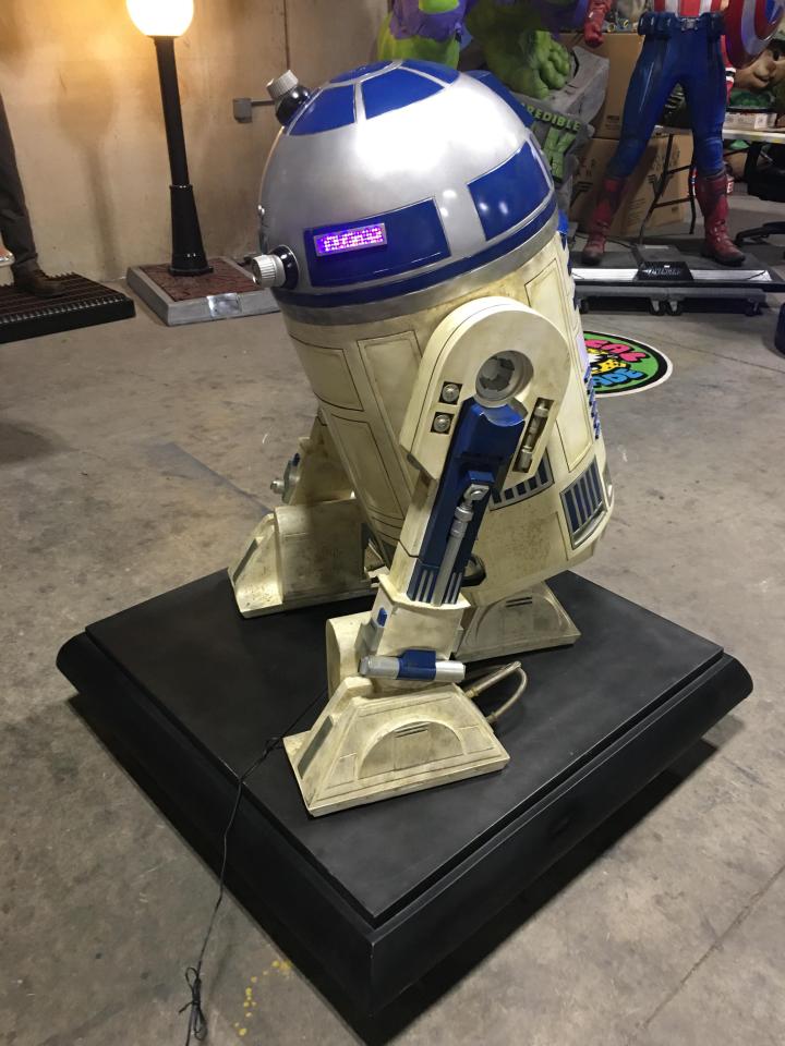 Star Wars SideShow Version 1 R2D2 with Base