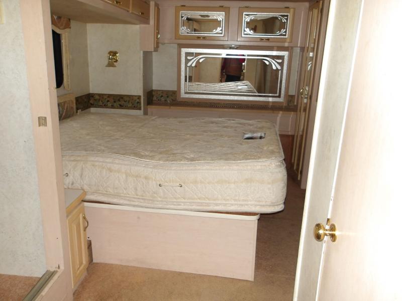 T26 - 1999 Dutch Star MotorHome Sells with No Reserve