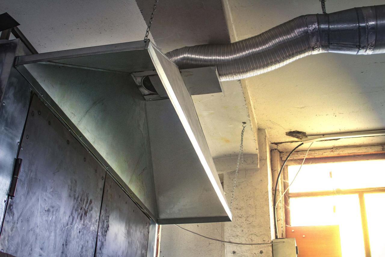 PROTECT THE INVESTMENT OF YOUR RESTAURANT WITH REGULARLY SCHEDULED HOOD CLEANING SERVICES.