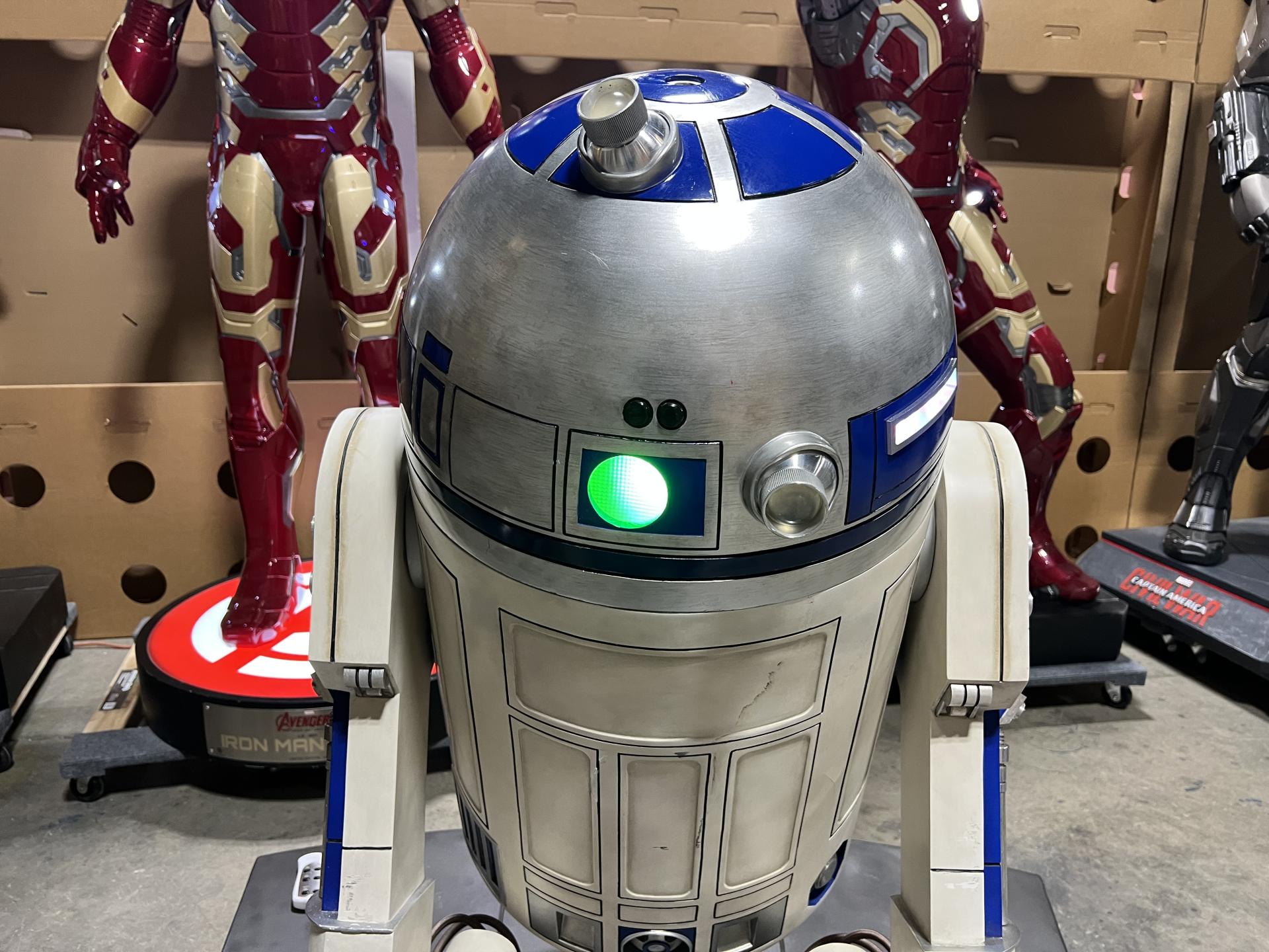 Life Size Star Wars Sideshow Version 2 R2-D2 and C-3P0