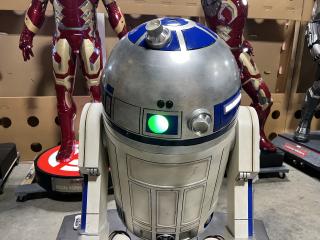 Life Size Star Wars Sideshow Version 2 R2-D2 and C-3P0