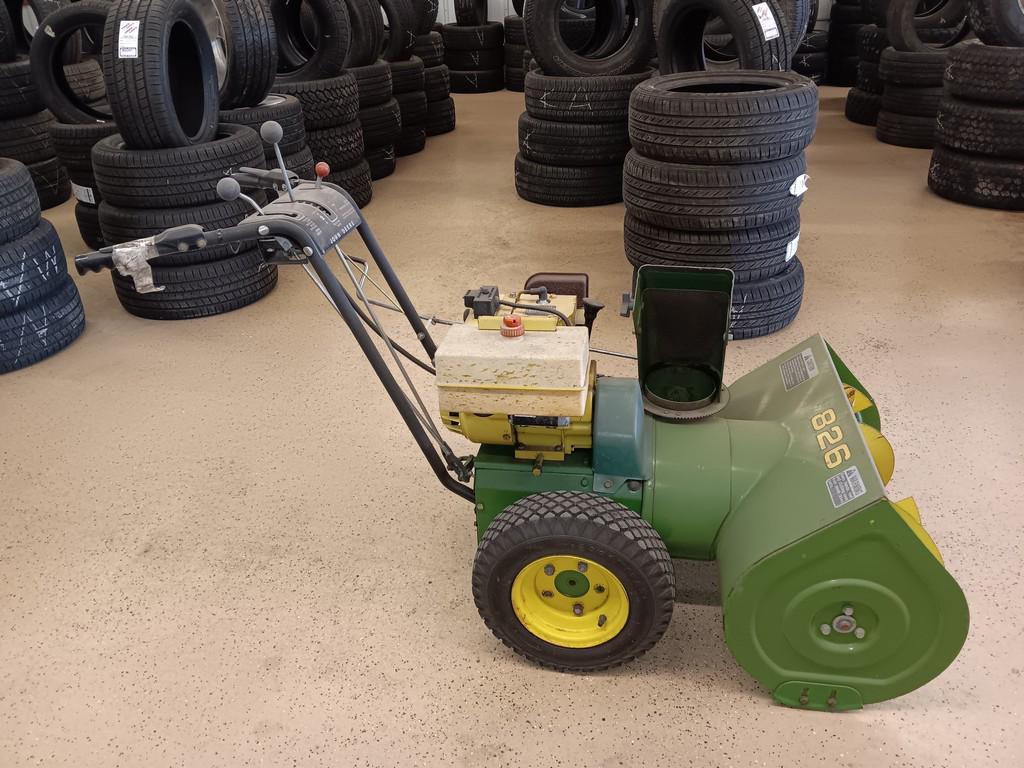 John Deere 826 Gas Snowblower - Item # 115