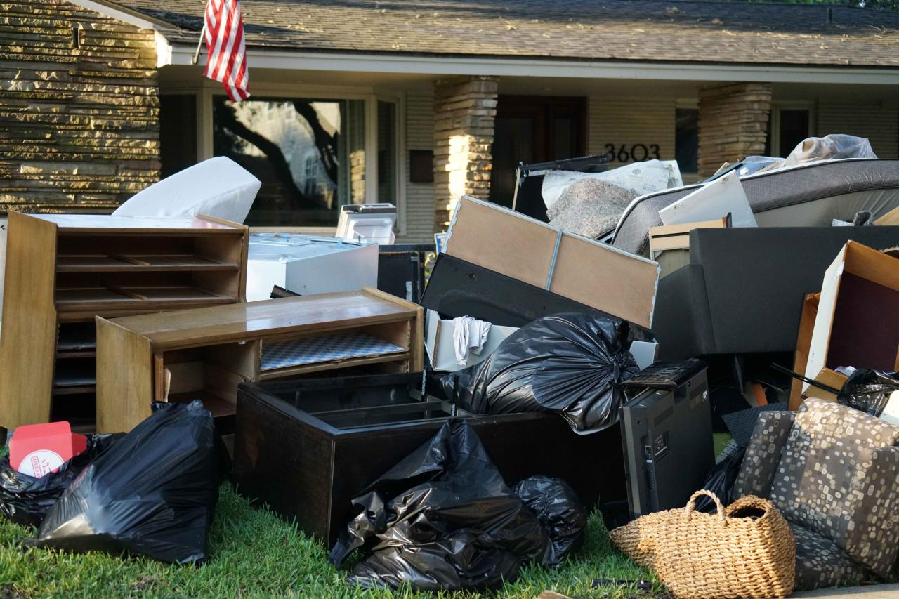 RESIDENTIAL AND COMMERCIAL JUNK REMOVAL SERVICES