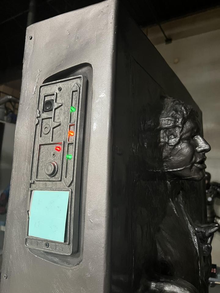 Star Wars Return of the Jedi Princess Leia Boushh and Han Solo In Carbonite