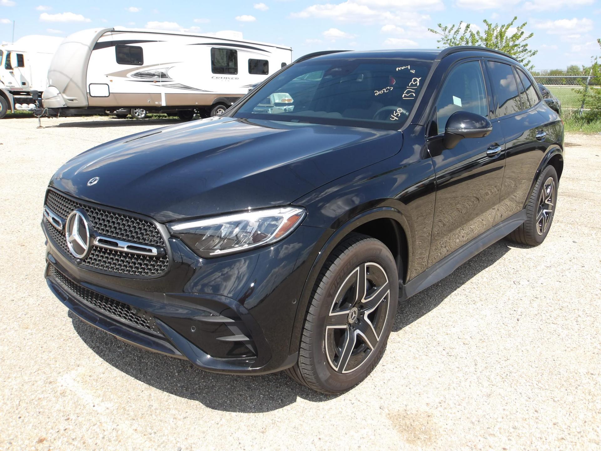 D1 - 2023 Mercedes-Benz GLC 300