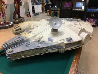 Star Wars Toys R Us Millennium Falcon Extraordinaire