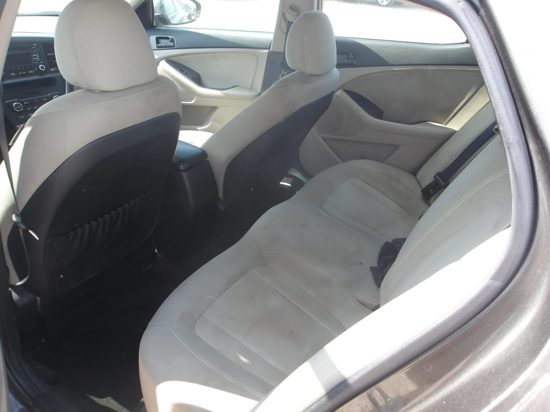 D11 - 2011 Kia Optima LX