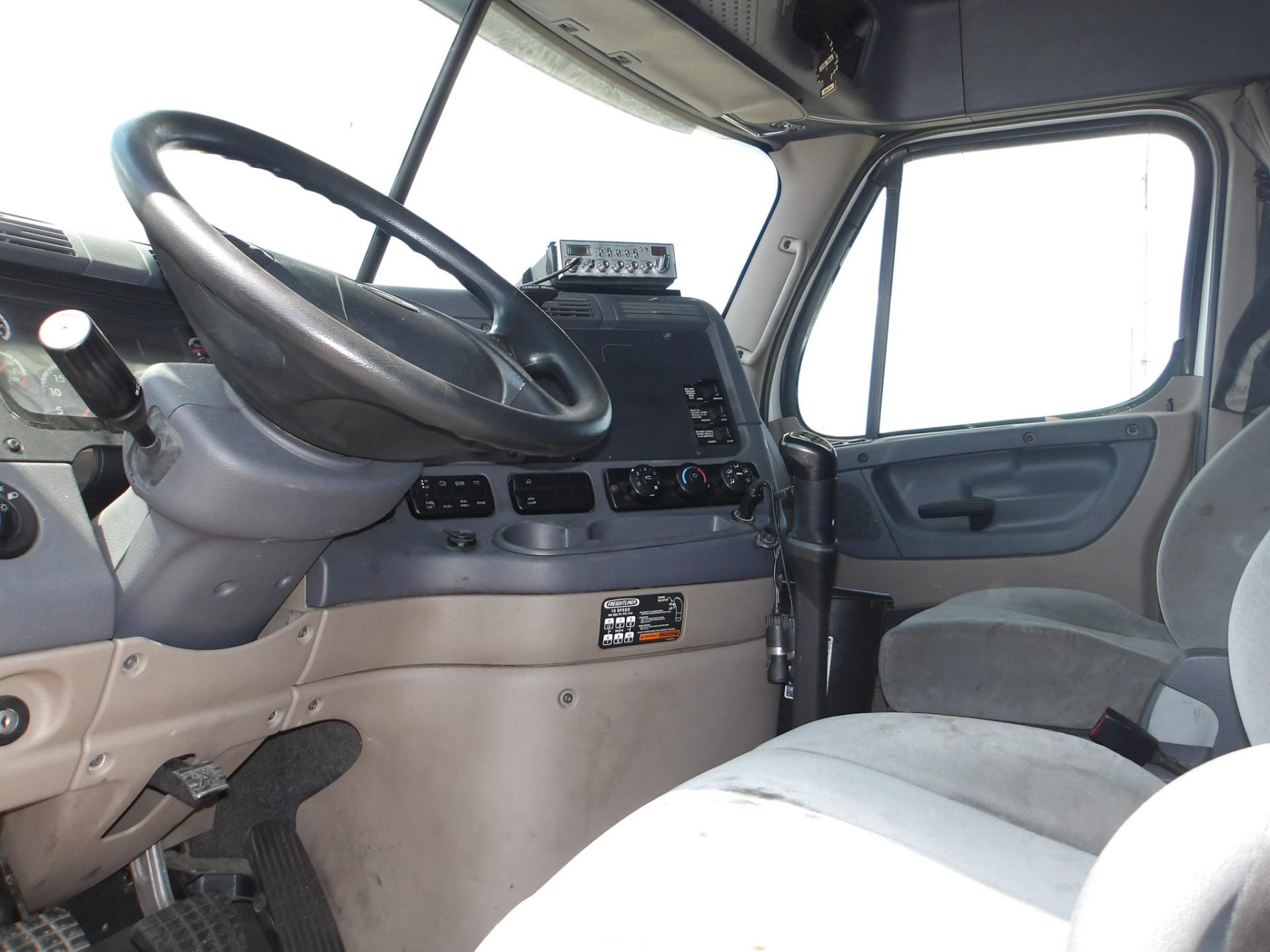 D60 - 2016 Freightliner Cascadia 125